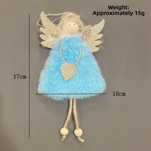 Détail d'ange de Noël en peluche bleue avec ailes dorées et cœur, poids environ 15g
