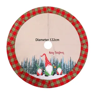 Klassische 122cm Weihnachtsbaumdecke mit Gnomen und rot-grünem Karomuster am Rand