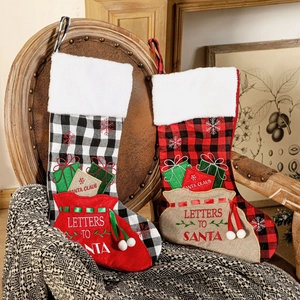 Lot de 2 chaussettes de Noël à carreaux avec poches brodées Letters to Santa décor