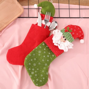 Porte-couverts en forme de chaussettes de Noël avec motifs Père Noël et bonhomme de neige