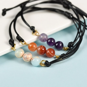 Set di tre braccialetti in corda nera intrecciata con perle di cristallo naturale