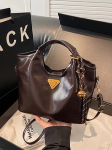 Sac Fourre-Tout Pour Femmes Cuir PU Brillant Décor Triangle Élégant Avec Charme Cloche Grande Capacité Sac À Main