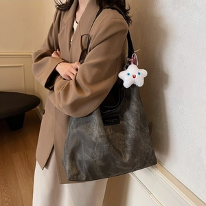 Grand sac cabas en cuir vintage avec pendentif étoile en peluche et bandoulière