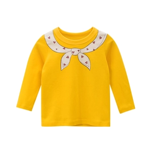 T-shirt jaune en coton à manches longues pour filles avec imprimé écharpe à cœurs