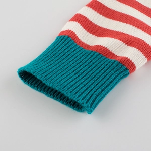 Pull en maille rayé pour filles avec rayures rouges et blanches et poignets bleus