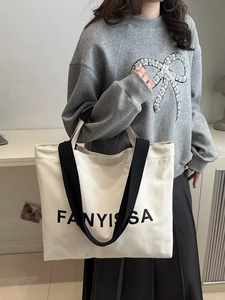 Sac fourre-tout minimaliste en toile avec lettrage FANYISSA et doubles anses noires chic