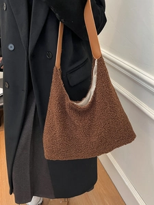 Grand sac fourre-tout marron en peluche avec lanières en cuir pour femmes, style hiver
