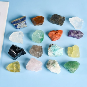 Collection de 16 cristaux de guérison naturels avec améthyste et quartz en grille
