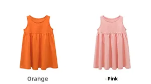 Dettaglio degli abiti senza maniche in cotone per bambina nei colori arancione e rosa