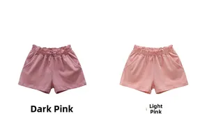 Détail de shorts en coton rose montrant la taille élastique à volants et le petit nœud