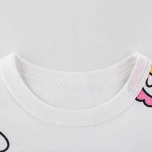 T-shirt blanc en coton pour filles avec col rond côtelé et motifs de dessins animés