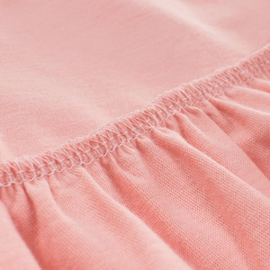 Abito estivo rosa senza maniche per bambine in cotone con cuciture tagliacuci di pregio