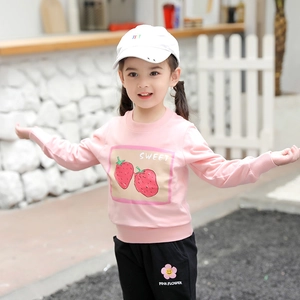 Ensemble d'automne pour fille avec sweat-shirt fraise rose et pantalon de jogging noir