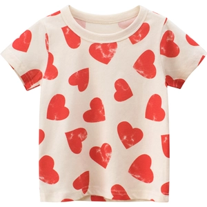 T-shirt enfant crème à manches courtes avec motif cœurs rouges, style d'été minimaliste