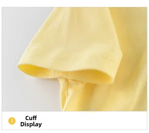 Détail de la manche jaune clair montrant la couture précise à double aiguille sur le t-shirt
