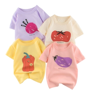 Lot de quatre t-shirts en coton pour enfants avec motifs de légumes en couleurs