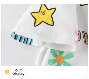 Détail de la couture double sur la manche d'un t-shirt blanc en coton à motifs