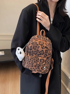 Petit sac à dos léopard pour femme avec bretelles en cuir marron et pendentif panda