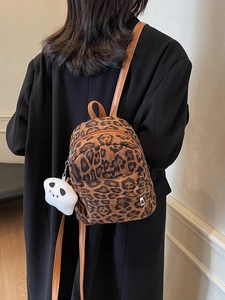 Mini sac à dos imprimé léopard avec bretelles en cuir marron et pendentif peluche