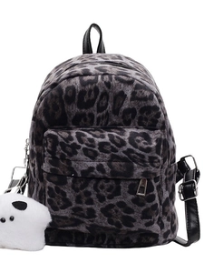 Mini sac à dos en peluche léopard avec bretelles en similicuir et breloque nuage