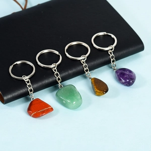 Natural Crystal Tumbled Stone Keychain Irregular Raw Gemstone Key Ring Amethyst Rose Quartz Healing Crystal Pendant For Bag