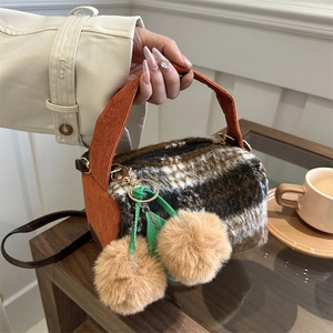 Sac Bandoulière En Laine À Carreaux Femme Sac À Main Cylindre En Peluche Avec Poignée En Velours Côtelé Et Pompon Hiver Rétro
