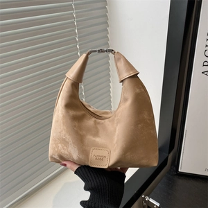 Women Solid Color PU Leather Hobo Shoulder Bag 2024 Autumn Winter Fashion Pleated Dumpling Handbag With Plush Charm Bag