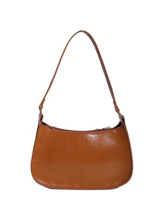 Sac hobo vintage marron foncé minimaliste avec texture plissée brillante et fermeture