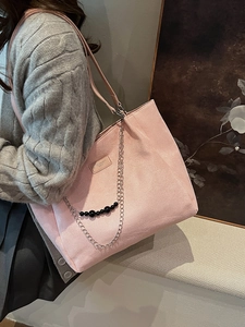 Borsa tote rosa in camoscio capiente da donna con catena in metallo e decorazioni