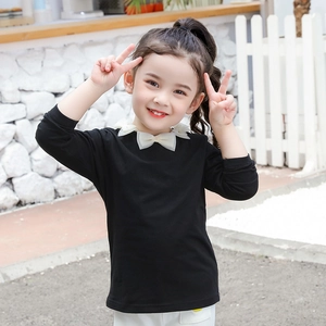 Top a maniche lunghe nero per bambine con colletto in pizzo bianco e fiocco decorativo