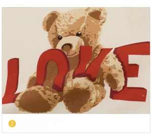 Détail de l'imprimé ours mignon avec texte LOVE 3D sur robe sans manches beige pour filles