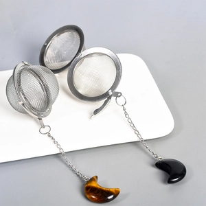 Infusore per tè in acciaio inox con ciondolo a luna in occhio di tigre e catena