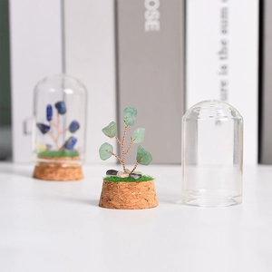 Arbre en cristal vert naturel sous dôme de verre avec socle en liège décoratif