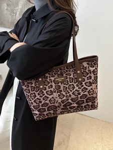 Sac cabas à imprimé léopard avec plaque dorée et grande capacité pour femme élégante