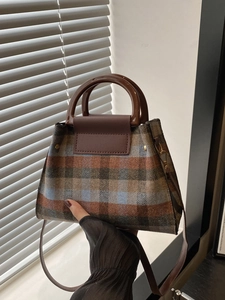 Sac à main vintage à carreaux avec poignée ronde et bandoulière en beige et bleu