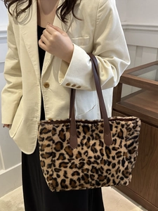 Grand sac fourre-tout en peluche léopard avec bandoulière en cuir pour l'automne hiver