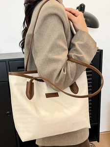 Minimalistische cremefarbene Einkaufstasche mit geometrischer Textur für Damen im Alltag