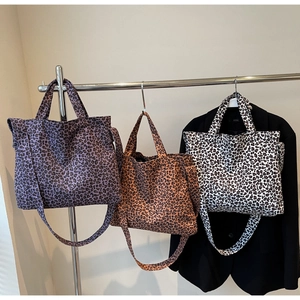 Sacs cabas léopard en toile violette, marron et blanche avec bandoulières amovibles