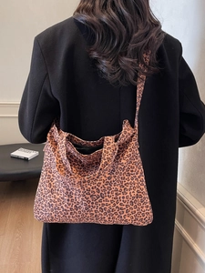 Grand sac cabas en toile à imprimé léopard avec bandoulières et poignées souples