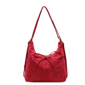 Minimalistische rote Hobo-Tasche aus Wildleder mit Schleifendekor und Schultergurt