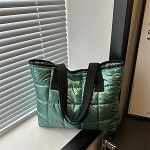 Sac Fourre-Tout Matelassé Femme Grande Capacité Sac à Épaule Puffer Métallique Brillant Sac sous le Bras Urbain Décontracté