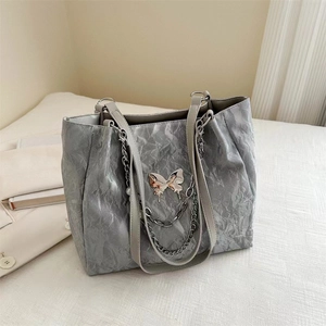 Women Large Capacity Wrinkled PU Tote Bag With Butterfly Pendant Artificial Pearl Chain Decoration Commuter Shoulder Bag For School Daily