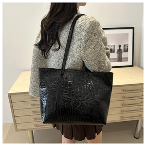 Large capacity black crocodile embossed tote bag with glossy finish for women's daily use