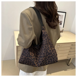 Detail shot of the spacious leopard print tote bag with thick black shoulder strap