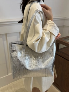 Sac cabas argenté pour femme avec motif crocodile et grande capacité au style métallique