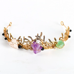 Diadema de tiara artística dorada con cristales y piedras preciosas de colores