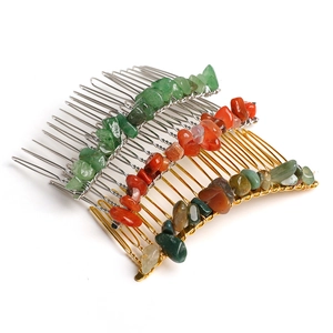 Handgefertigtes Haarkamm-Set mit Kristallsteinen und Metalldrahtwicklung in Gold und Silber