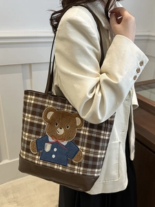 Borsa tote a quadri marroni con ricamo a orsetto e cinturini in pelle in stile collegio