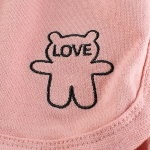 Rosa Strick-Kindershorts für den Sommer mit süßem Bären-Stick und LOVE-Schriftzug