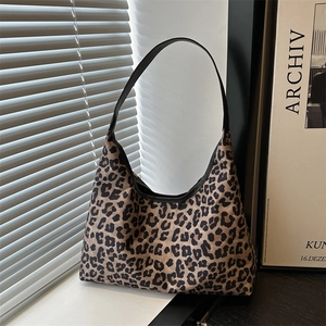 Fashion Leopard Print Nylon Tote Bag Large Capacity Underarm Shoulder Bag For Women Street Trend Daily Commute Handbag